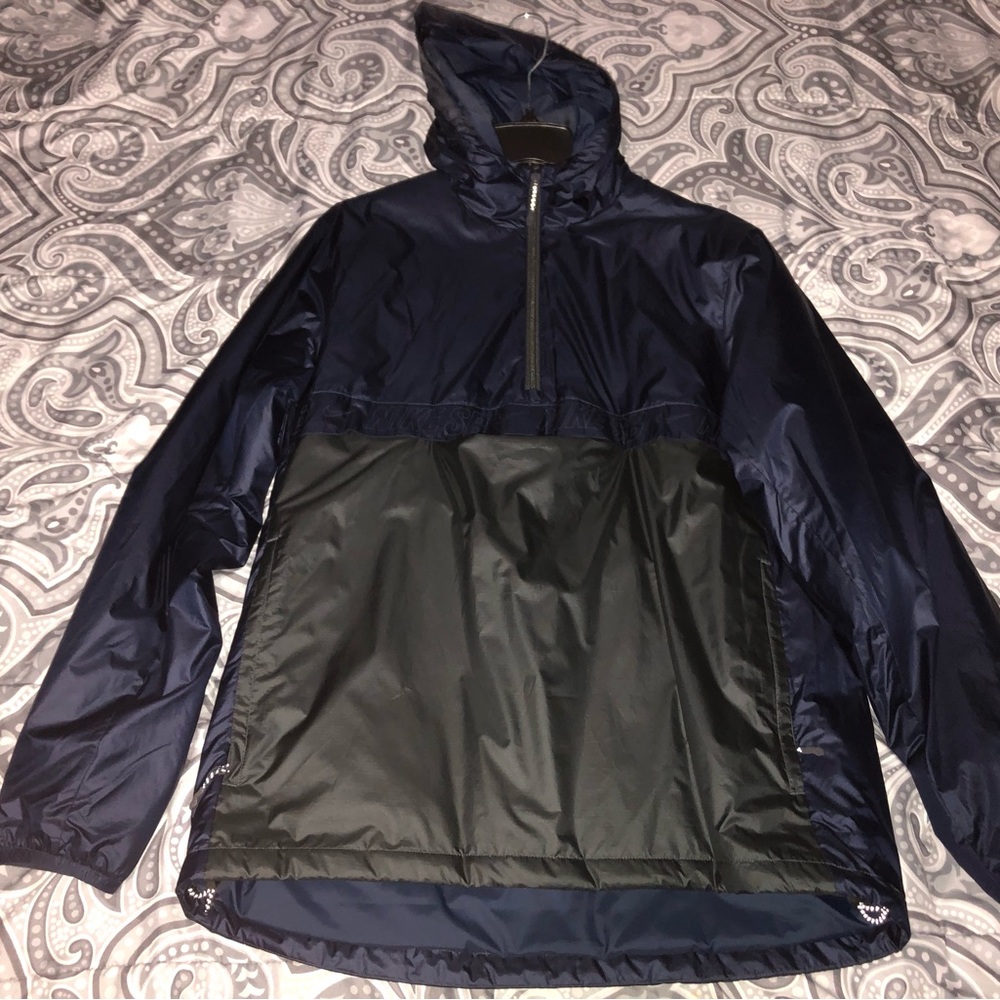Men's Nike SB Anorak 1/2 Zip Hooded Lightweight. Size Medium
